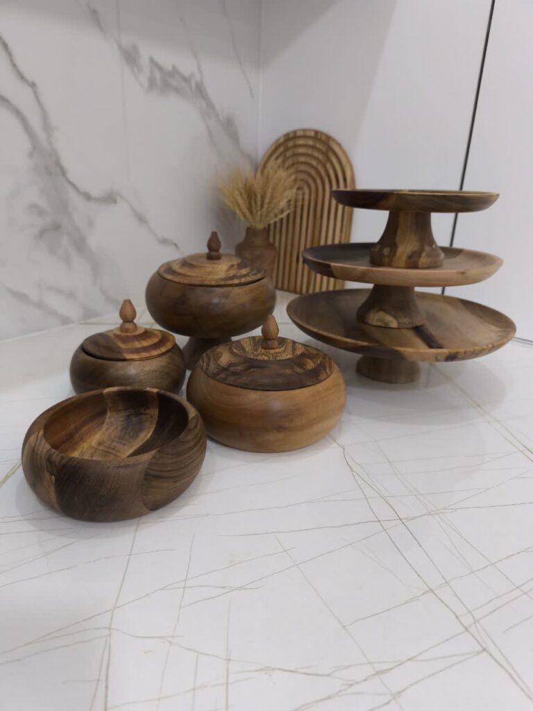 ظروف و دکوری‌های چوبی: ترکیب زیبایی، دوام و هنر طبیعی